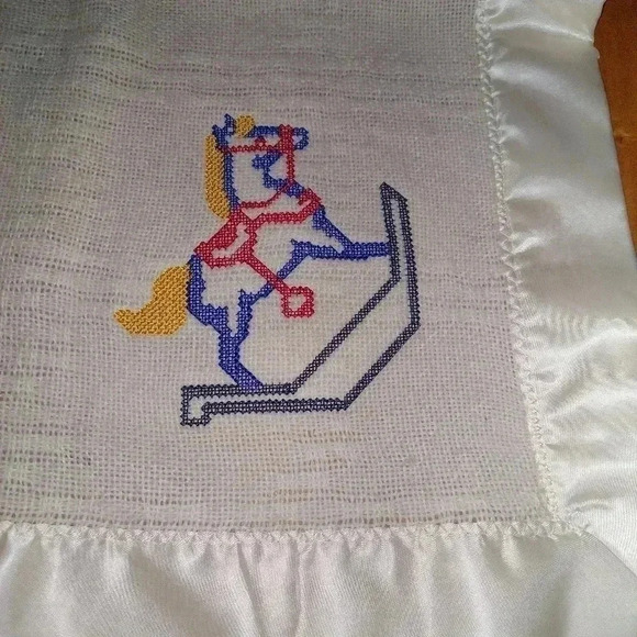 VTG USA 45X54 Faribo Ivory Waffel Weave Wool Acrylic Baby Blanket Satin Trim - Picture 4 of 12